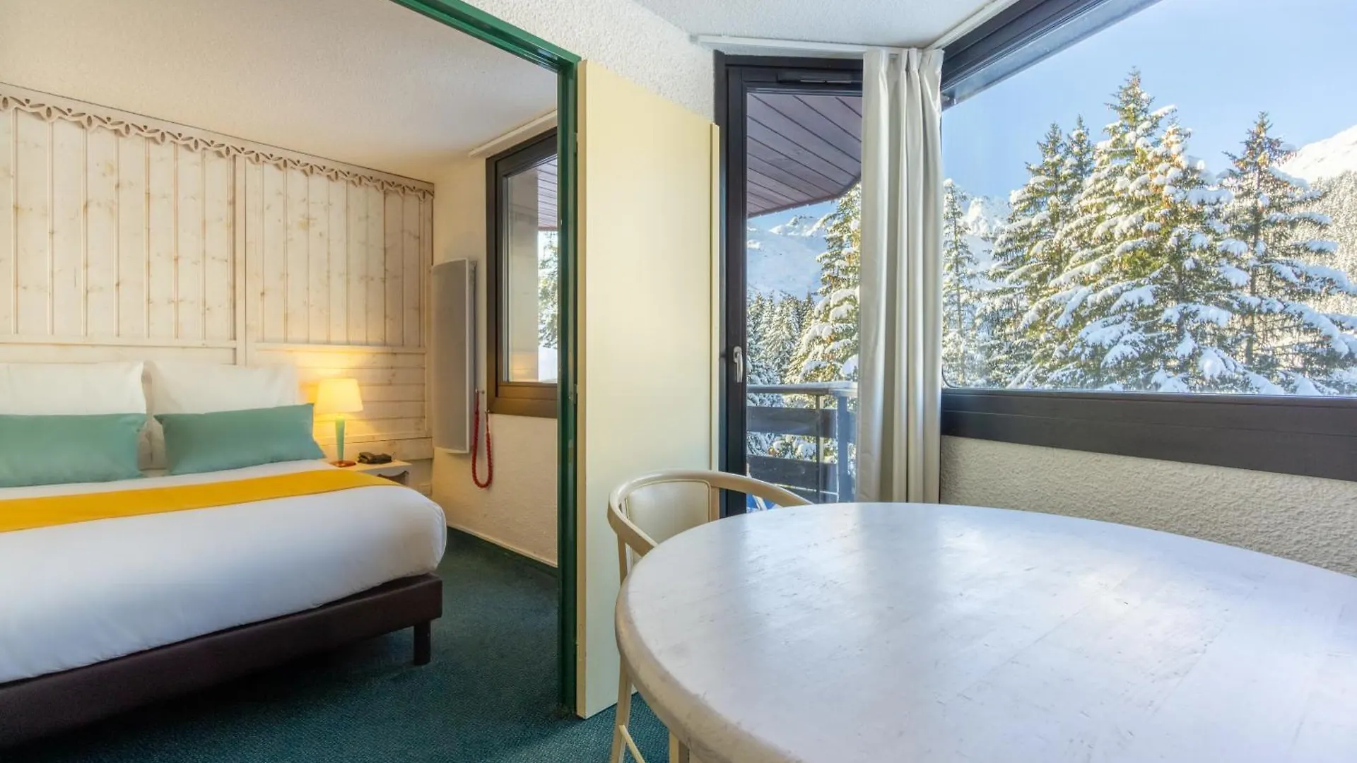 ****  Lake Hotel Courchevel 1850 France